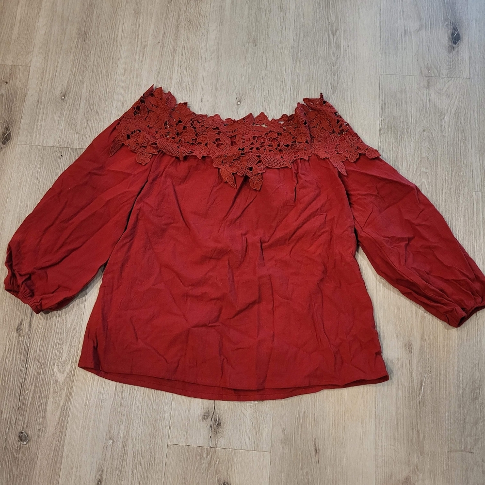 Camisa Off the Shoulder Blouse with Floral Detail Size Medium